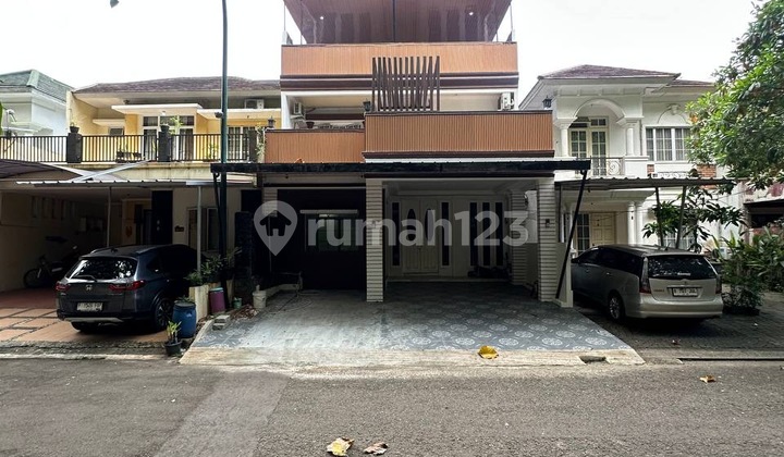 Rumah 3 Lantai Kota Wisata Cibubur