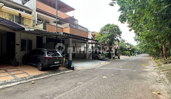 Rumah 3 Lantai Kota Wisata Cibubur 2