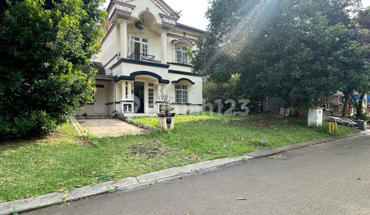 For Sale, Legendary Tourist House in Cibubur