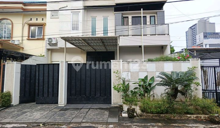 Dijual Rumah 2 Lantai Jl. Pelanduk Dekat Mall Ratu Indah  1