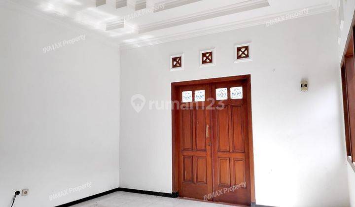 RUMAH VILLA  TAMAN BELAKANG LUAS  DI KUSUMA ESTATE BATU 6