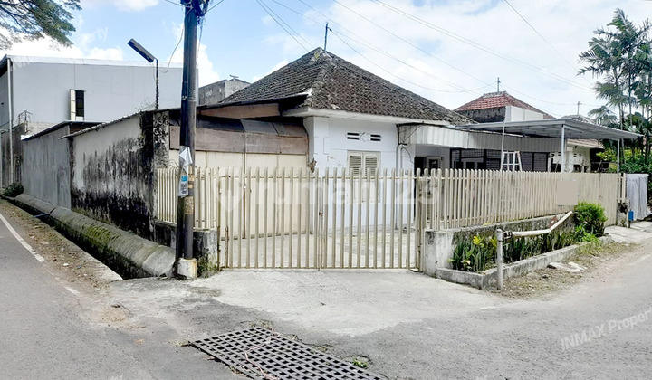 RUMAH NYAMAN BANGUNAN BELANDA DEKAT RSI DAN PASAR BESAR MALANG 1