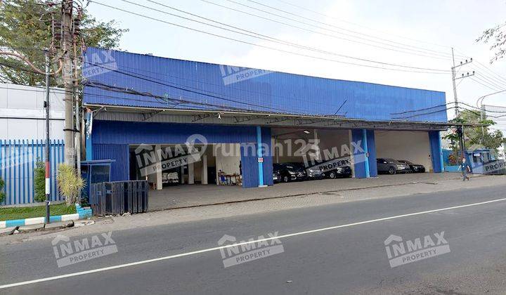 GUDANG BAGUS LEBAR 32 METER PARKIRAN LUAS BARU RENOVASI DI JALAN RAYA KARANGLO 1