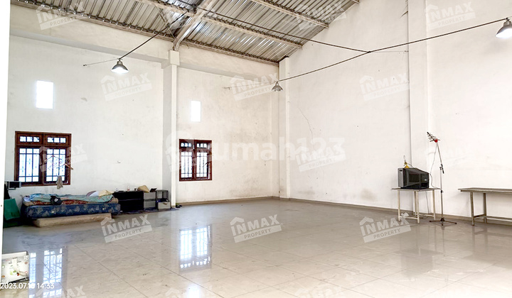 Tempat Usaha Strategis Raya Ciliwung Malang, Lebar 18 Meter,Parkiran Luas 2