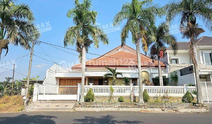 RUMAH MEWAH BUKIT DIENG MALANG,FULL FURNISHED KAYU JATI ADA GARASI DAN CARPORT LUAS  1