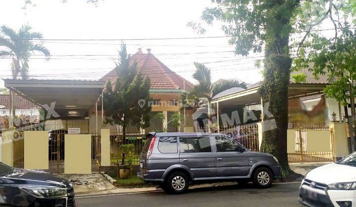 RUMAH HERITAGE TERAWAT DEKAT JALAN BESAR IJEN MALANG 1