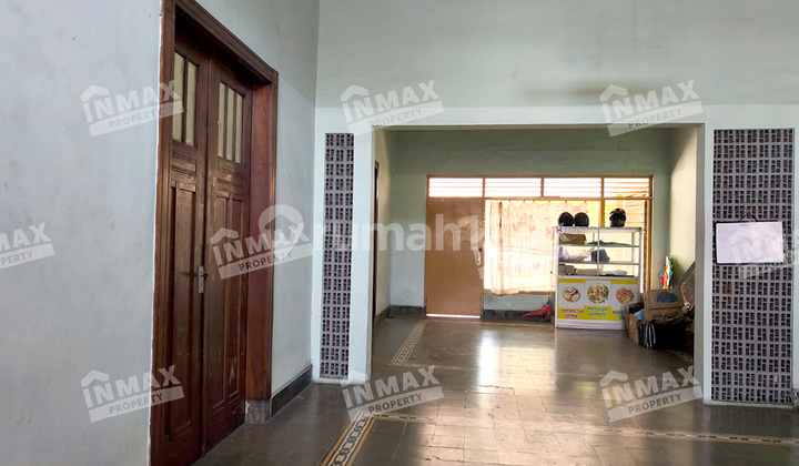 Land Area 1,622 M2, Buring Street Mountains Malang, near Ijen Main Road. 2