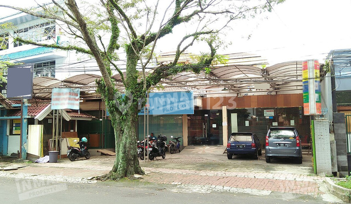 Rumah Usaha Luas Dekat Alun Alun Tugu, Balai Kota dan Stasiun Kota Baru