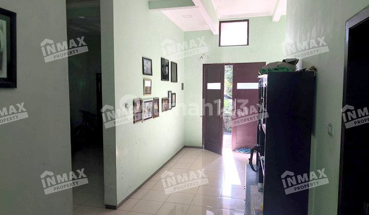 Ready-to-Occupy House on Raya Dirgantara Street, near Pizza Hut Sawojajar, Commercial Area, Wide Road Row. 2