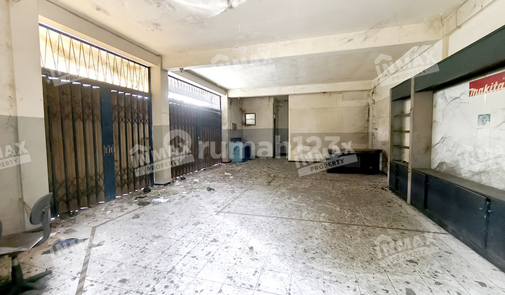 Ruko Hook in Klojen Area, near Panti Waluyo Hospital, RSI Aisyiyah, SMAN 5, Spacious Parking