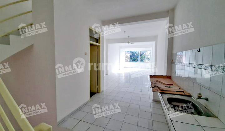 3-Storey Ruko on Dieng Raya Street Malang, near Lawson, Superindo, Cyber Mall, MCP, Unmer, spacious parking. 2