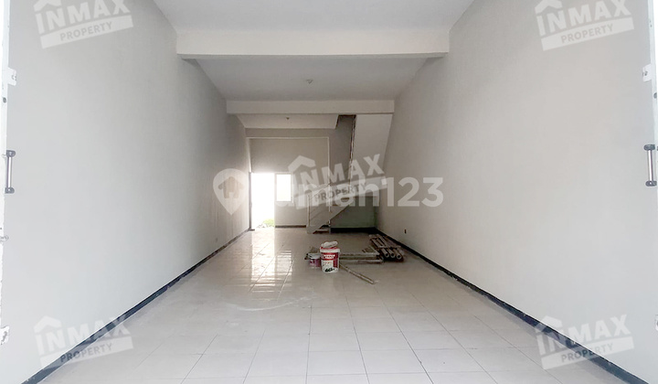 2-Story Shop House Only 100 Meters from Tawangmangu Market, Heavy Traffic 2