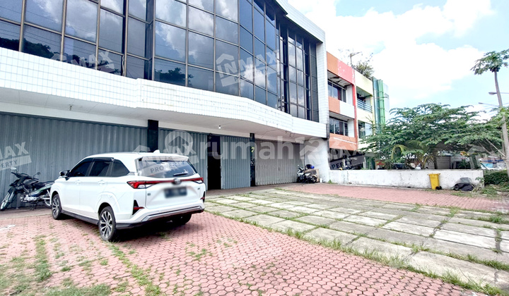 Office and Large Warehouse on Jl. Ade Irma Suryani, near Pasar Besar, City Square of Malang. Office and Large Warehouse on Jl. Ade Irma Suryani, near Pasar Besar, City Square of Malang.