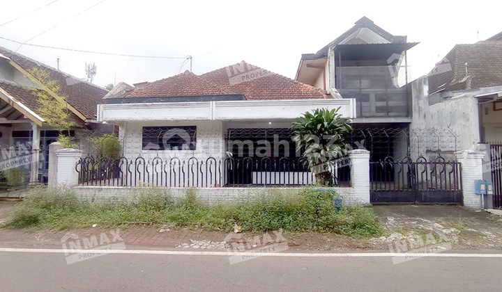 Spacious House on Candi Agung Street, Near A B M Campus, Widyagama, Hwa Ind School, Can Be Used for Business