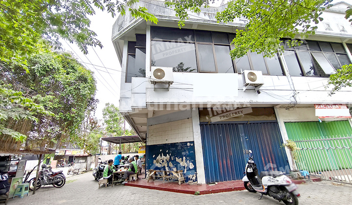 Ruko Hook in Klojen Area, near Panti Waluyo Hospital, RSI Aisyiyah, SMAN 5, Spacious Parking