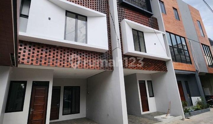 Dijual Rumah Baru Siap Huni Dekat Pejaten Village Jati Padang Dijual Rumah Baru Siap Huni Dekat Pejaten Village Jati Padang