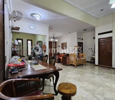 Rumah Induk Dan 8 Kamar Kost Di Komplek Bintaro Jakarta Selatan