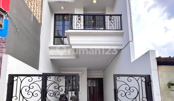 Dijual Rumah Baru Bagus 3 Lantai Dekat Pintu Tol Brigif Di Jagakarsa