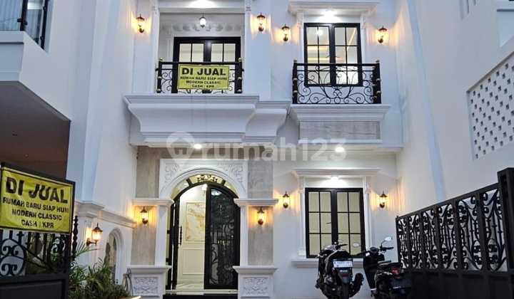 Modern 3-Story House + Habitable Rooftop Best Price in Jagakarsa