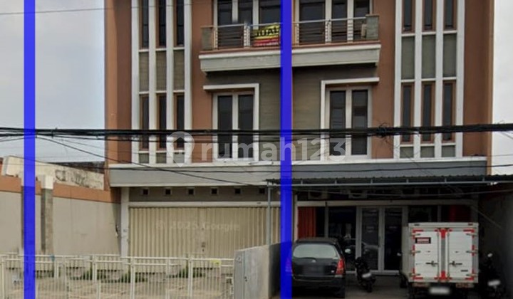 For rent: nice shop house on Majapahit Raya. 1