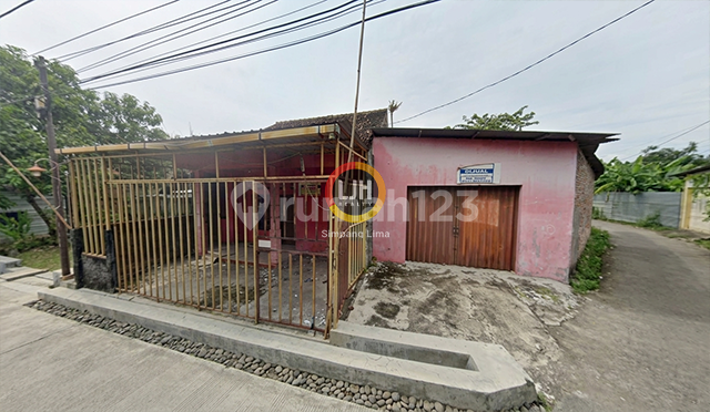 Spacious Corner House in Rejosari Genuk Semarang Near Main Road 2