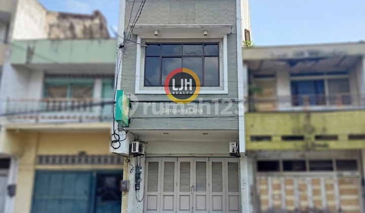 For Sale 2.5-Story Shop House Wotgandul, Central Semarang, Suitable for Business 1