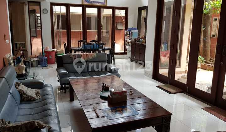 Dijual Rumah Bagus Gandeng. 2 Lantai SHM Bsd Tangerang Selatan 
