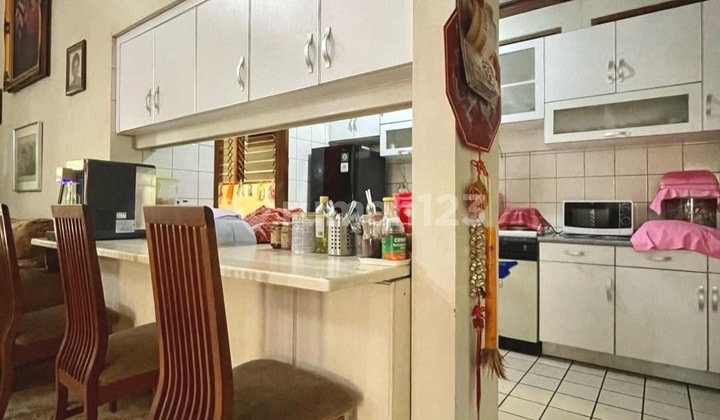 Pondok Indah - [For Sale]: Rumah Layak Huni Hitung Tanah, Dalam Komplek Elit 7