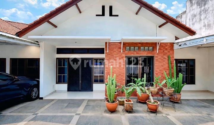 Kebayoran Baru - [For Sale]: Lokasi Sangat Strategis, Cocok untuk Hunian atau Komersil