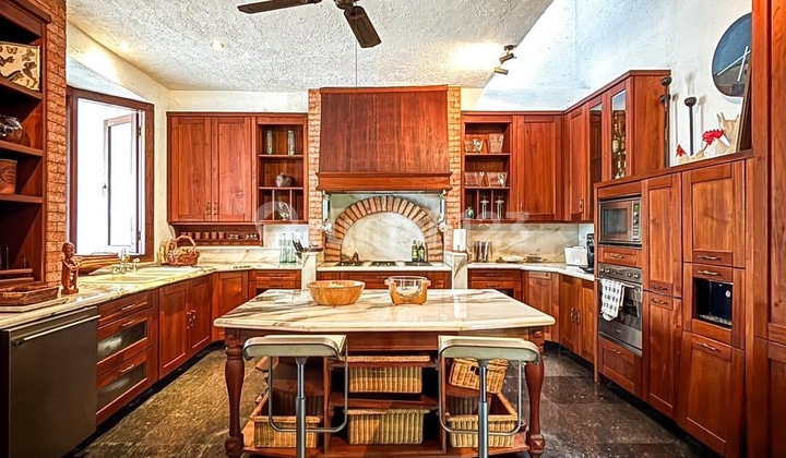 House For Sale - [Pejaten Barat] Balinese Resort House, Tanah Luas, Memiliki 2 Bangunan 4