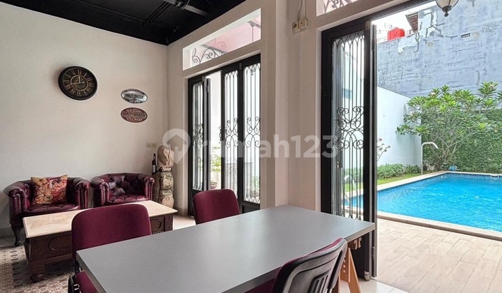 Jagakarsa - [For Sale]: Rumah Mewah Bangunan Terawat dan Siap Huni, Halaman Belakang dan Pool Besar 2