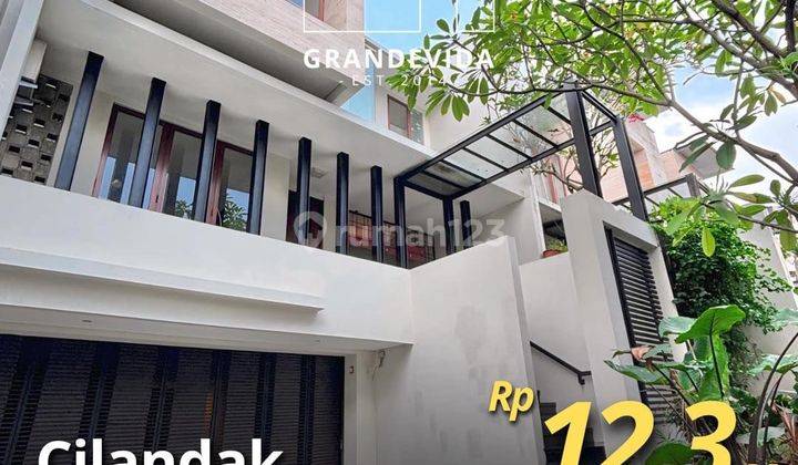 Dijual Rumah Di Cilandak Dengan Private Swimming Pool 1