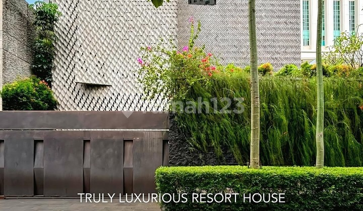 Permata Hijau - [for Sale]: Luxury Resort Terawat Dan Siap Huni, Bangunan 3.5 Lantai