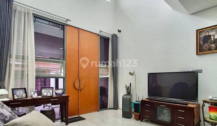 Dijual Rumah Depan Jalan Lebar Dan Punya Halaman Luas 2