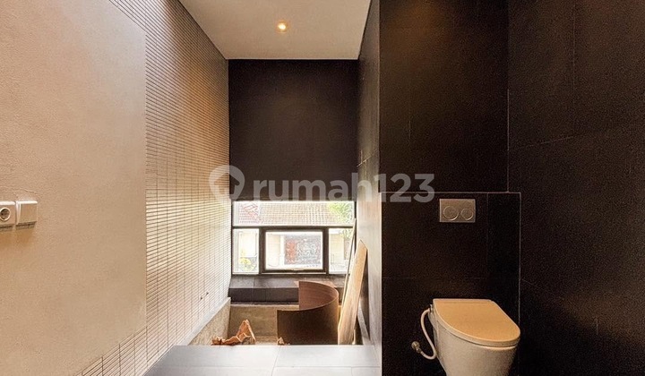 House For Sale - [Kemang]Bangunan 3 Lantai, Semi Furnished, Arsitek By Nataneka 8