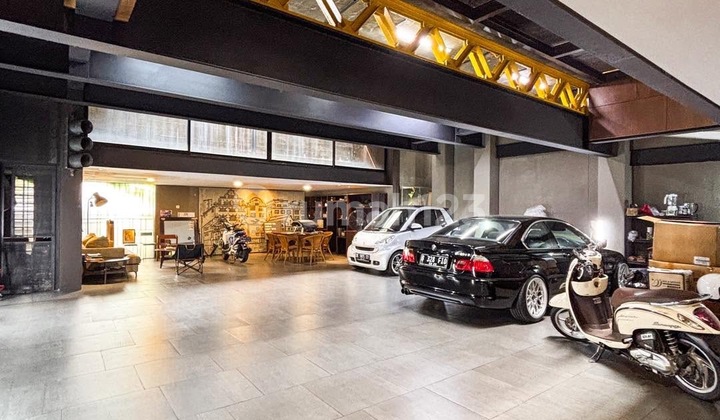 House For Sale - [Kemang]Bangunan 3 Lantai, Semi Furnished, Arsitek By Nataneka 9