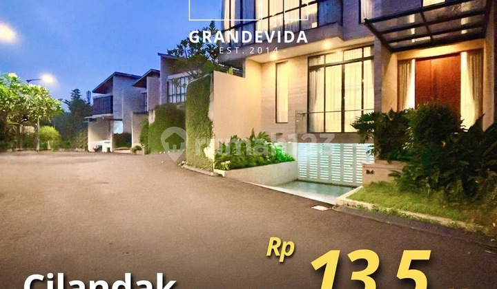 Cilandak / Margasatwa - [for Sale]: Quiet Neighborhood, Semi Furnished, Swimming Pool