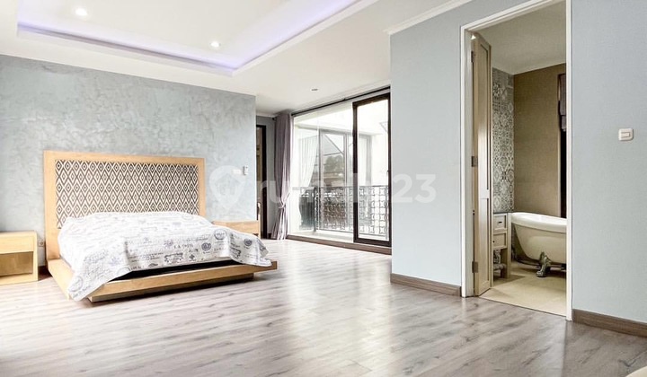 Rumah Dalam Townhouse, Sangat Terawat Dan Siap Huni, Private Pool 7