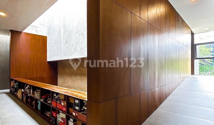 House For Sale - [Kemang]Bangunan 3 Lantai, Semi Furnished, Arsitek By Nataneka 6