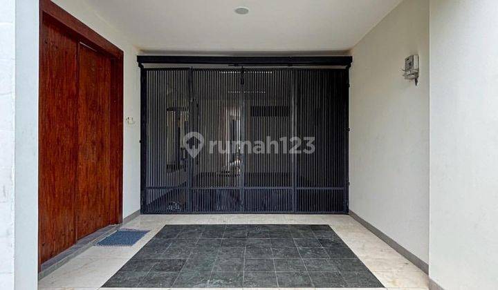 Rumah Baru Minimalis Dalam Townhouse Dekat Ke Senayan 2