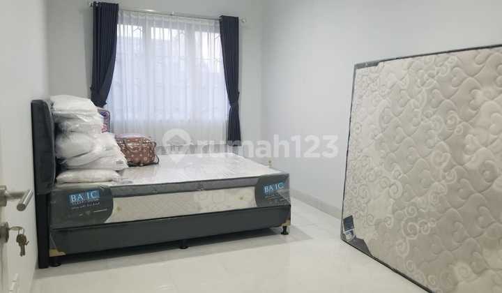 kamar tidur rumah gandeng cluster green mountain,