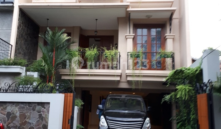 Rumah Besar di Jl Ismail Cilandak Raya Jakarta Selatan