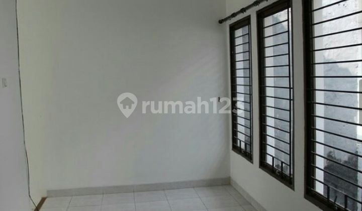 Ready-to-Occupy House in Emerald Bintaro Sector 9
