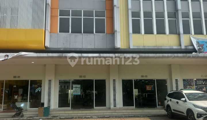 For Rent: Strategic 3-Story Shop House in Summarecon Emerald Housing, Karawang 1