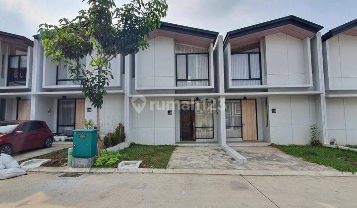 Lokasi Strategis, Disewakan Rumah 2 Lantai Kawasan Industri Rolling Hills Karawang Barat 1