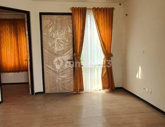 Lokasi Strategis, Disewakan Rumah 2 Lantai Kawasan Industri Rolling Hills Karawang Barat 4