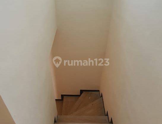 Lokasi Strategis, Disewakan Rumah 2 Lantai Kawasan Industri Rolling Hills Karawang Barat 5