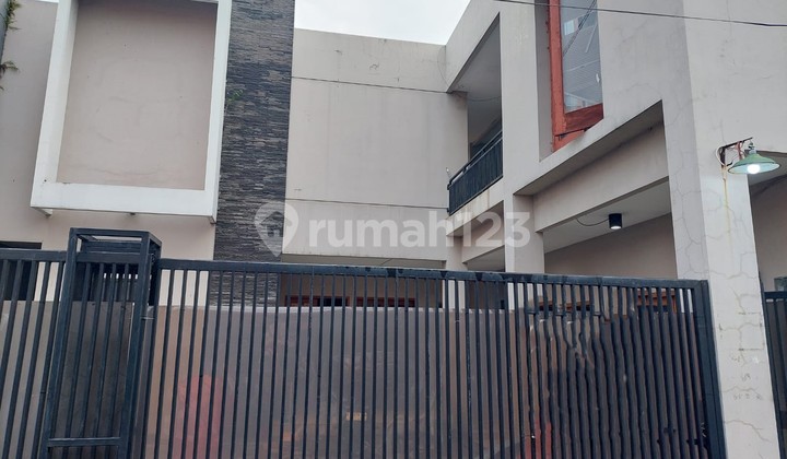 For Quick Sale: Affordable Boarding House in a Strategic Location on Main Road, Pinayungan Area, Galuh Mas, West Karawang.