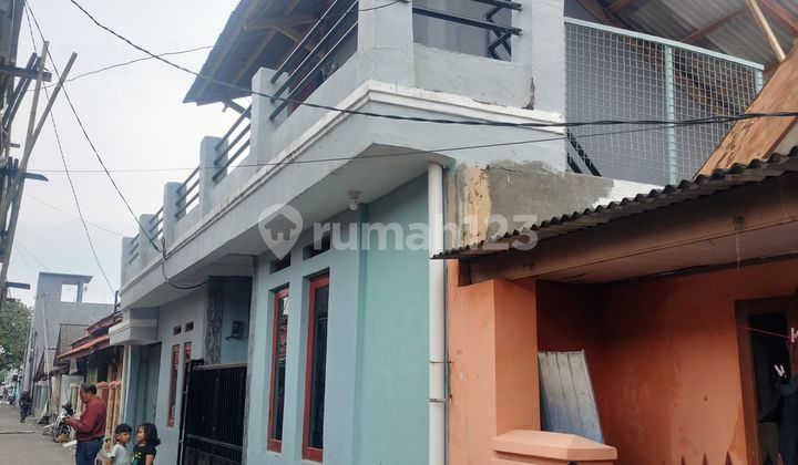 Dijual Cepat Lokasi Strategis Tengah Kota Rumah Full Kosan 2 Lantai di Karawang Barat 