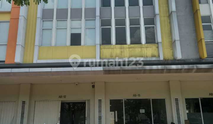 For Sale Fast, Strategic 3-Story Shop House in Summarecon Emerald Housing, East Karawang 1